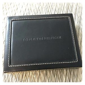 Tommy Hilfiger Brown Leather Billfold Wallet